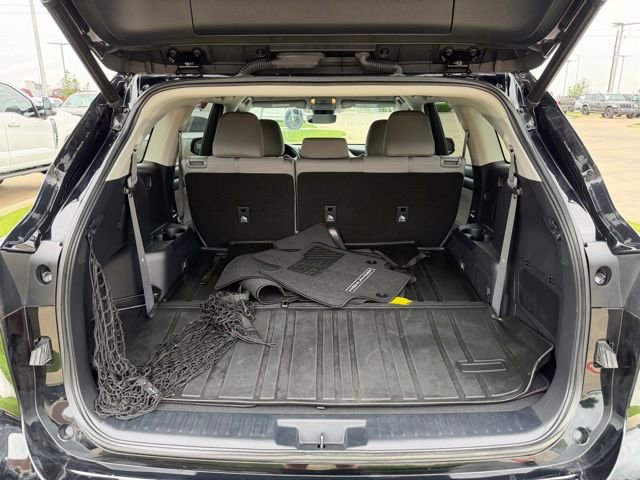 Used 2023 Toyota Highlander LE image 7