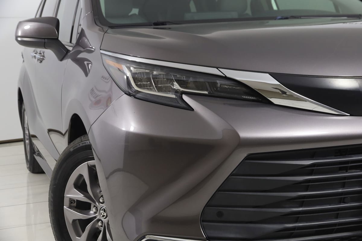 Used 2021 Toyota Sienna XLE FWD image 17