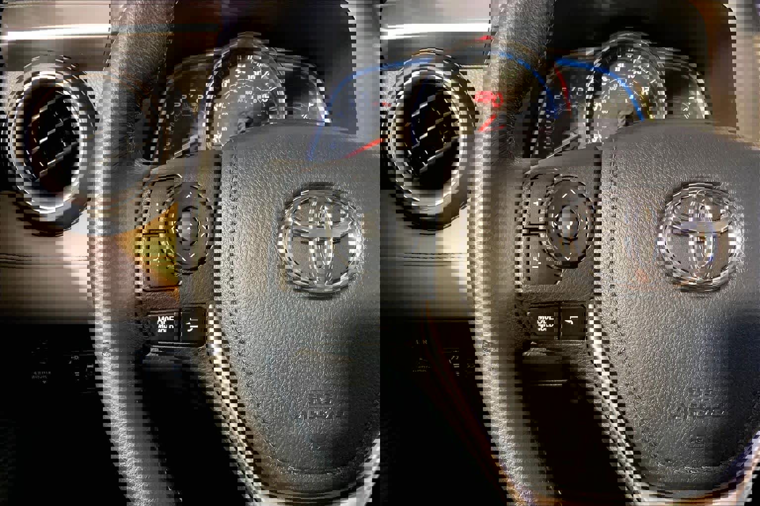 Used 2015 Toyota RAV4 Limited image 23