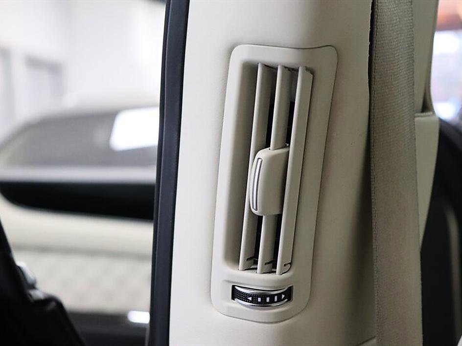 Used 2019 Bentley Bentayga AWD/4WD image 20