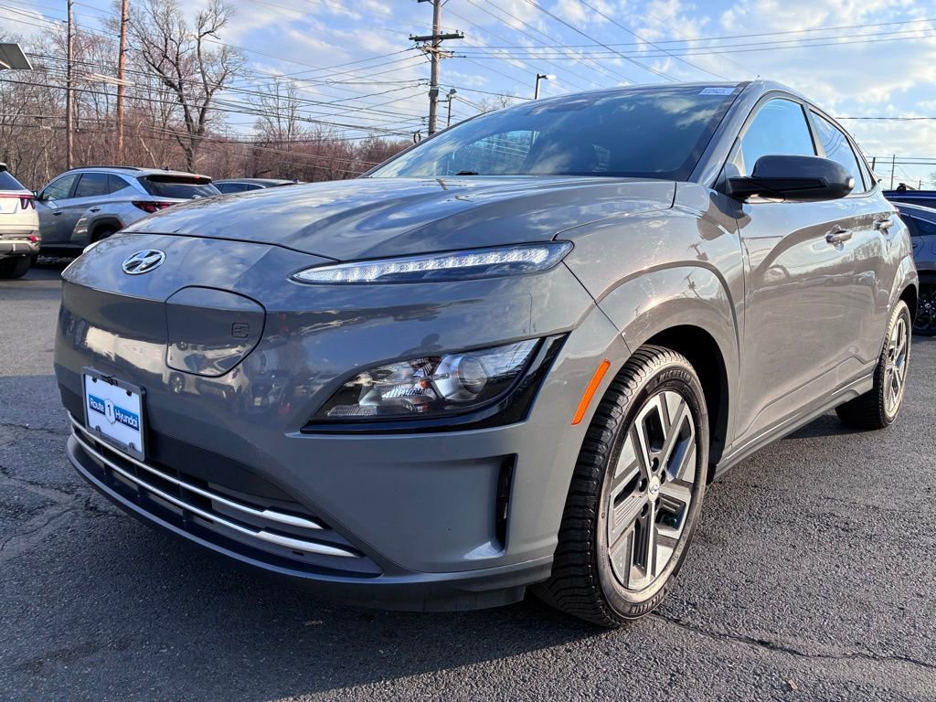 Used 2022 Hyundai Kona SEL w/ Convenience Package FWD image 3