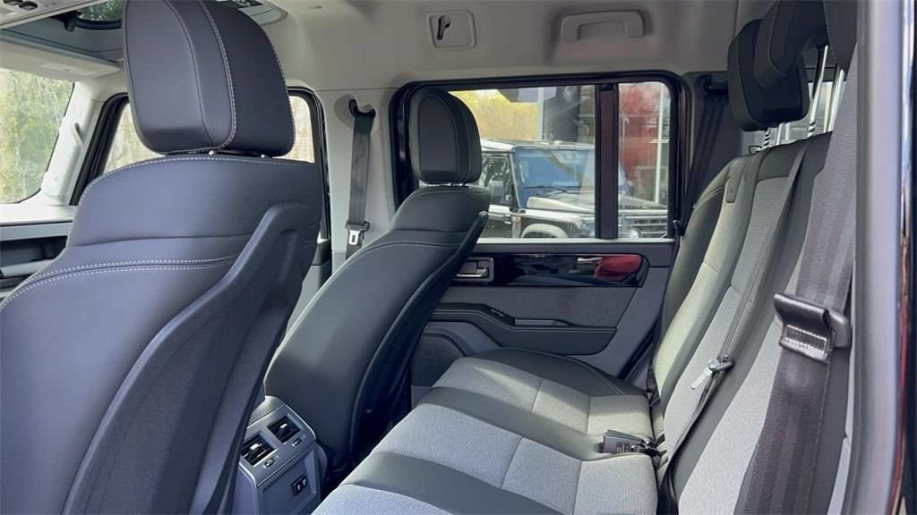 Used 2025 INEOS Grenadier Station Wagon AWD/4WD image 12