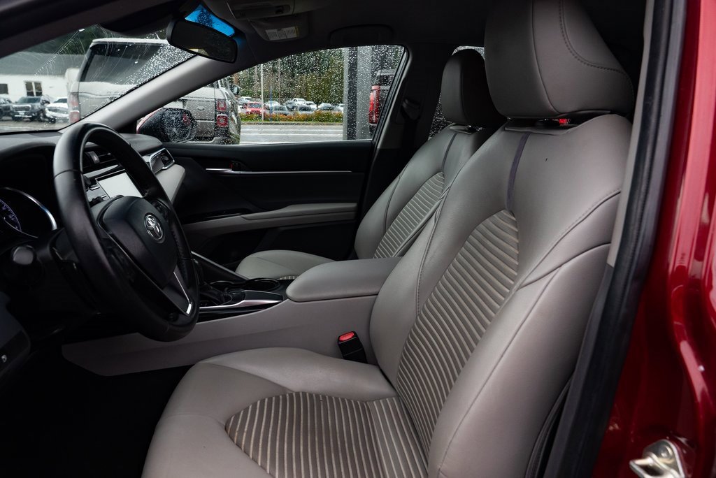 Used 2018 Toyota Camry SE image 16