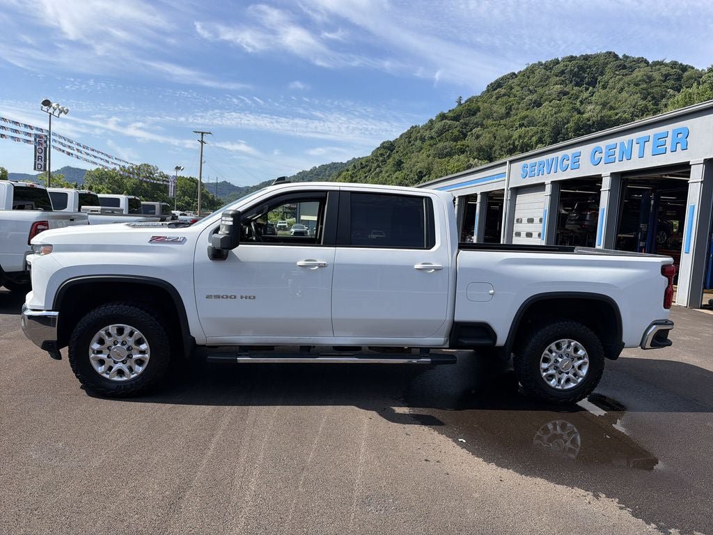 Used 2024 Chevrolet Silverado 2500 LT AWD/4WD image 8