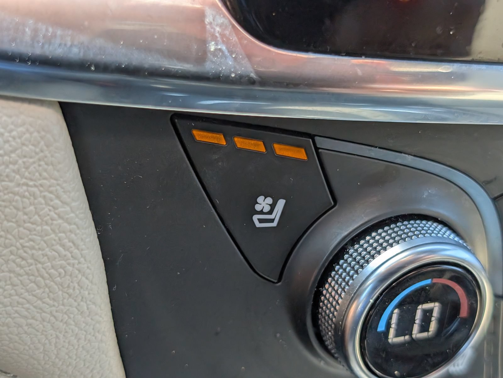 Used 2023 Chevrolet Traverse Premier AWD/4WD image 31