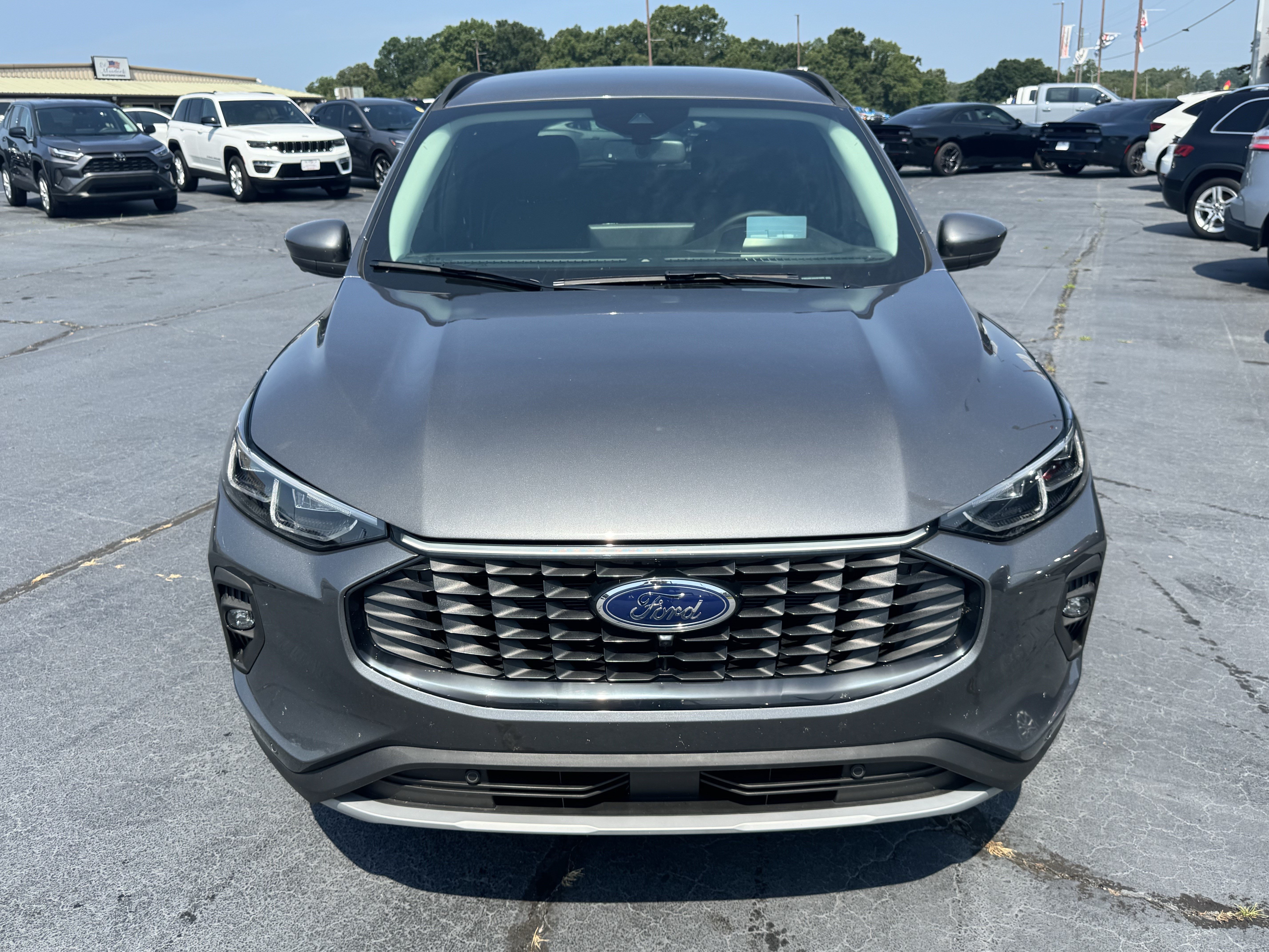 Used 2025 Ford Escape SE w/ PHEV Premium Package FWD image 8