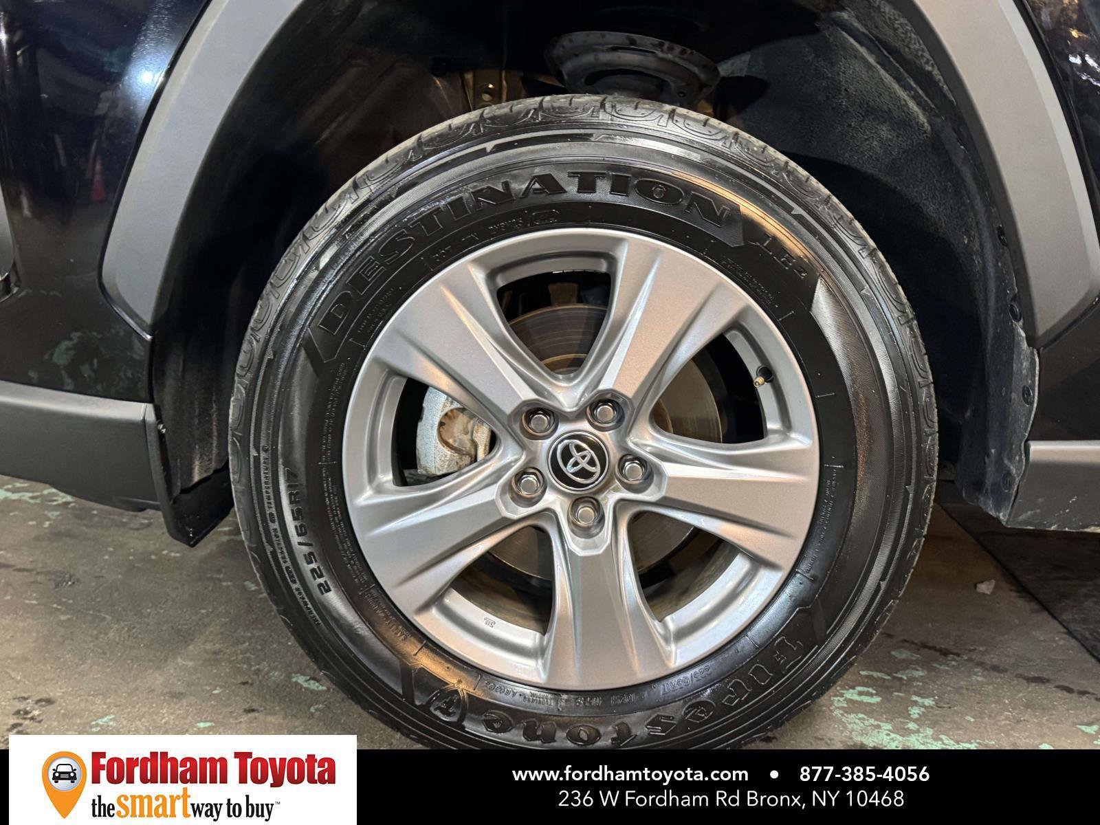 Used 2025 Toyota RAV4 XLE AWD/4WD image 9