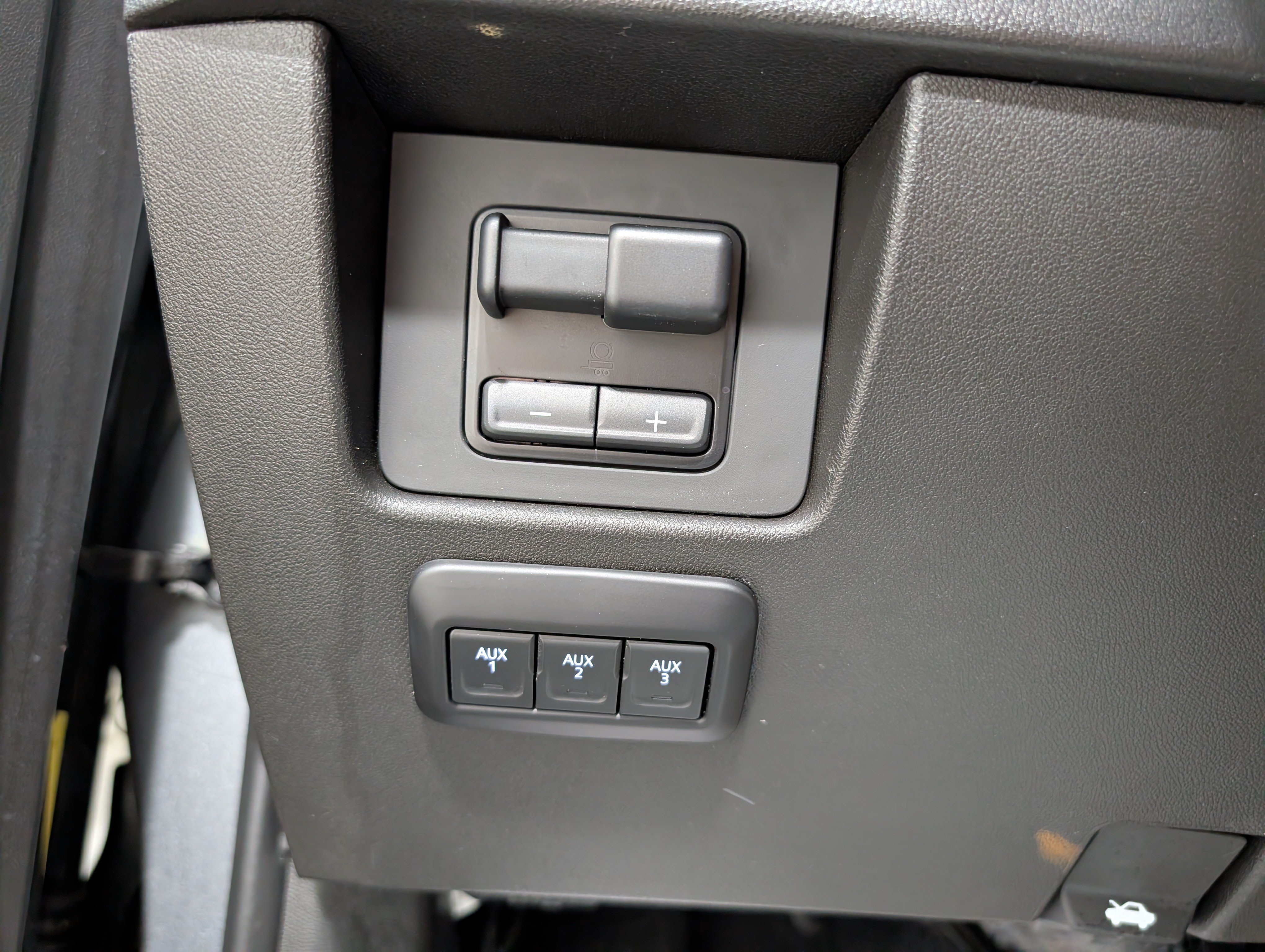 Used 2024 GMC Canyon AT4X w/ AT4X AEV Edition AWD/4WD image 19