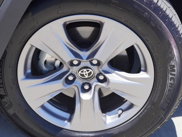 Used 2024 Toyota RAV4 LE AWD/4WD image 13