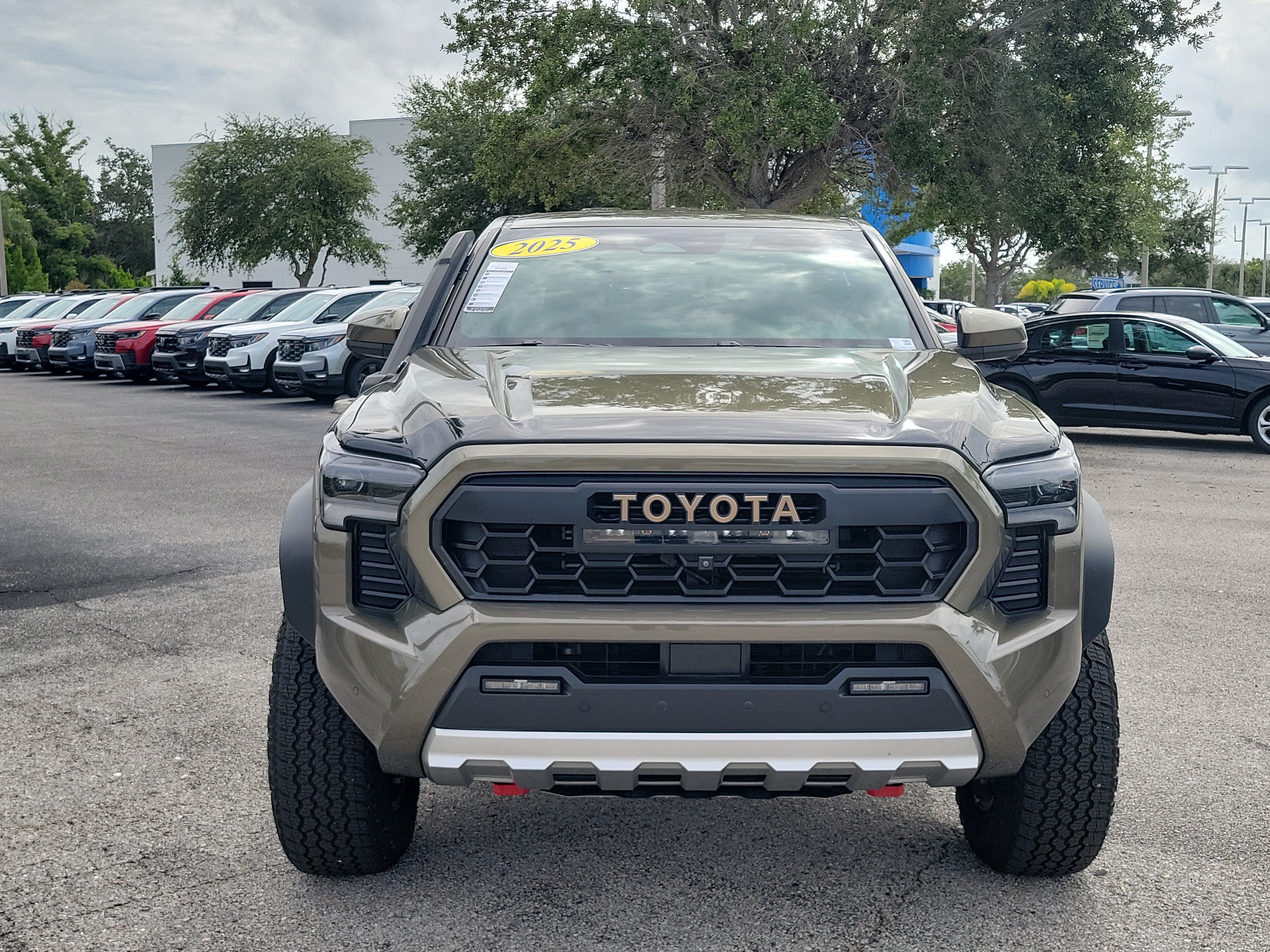 Used 2025 Toyota Tacoma 4x4 Double Cab Hybrid image 2
