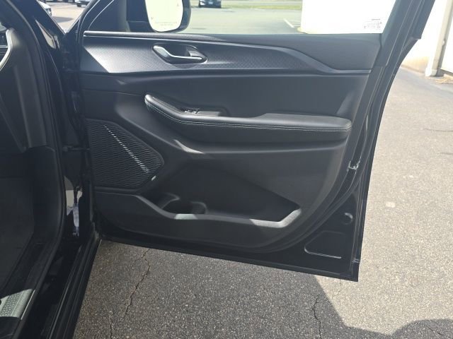 Used 2024 Jeep Grand Cherokee L Laredo image 24