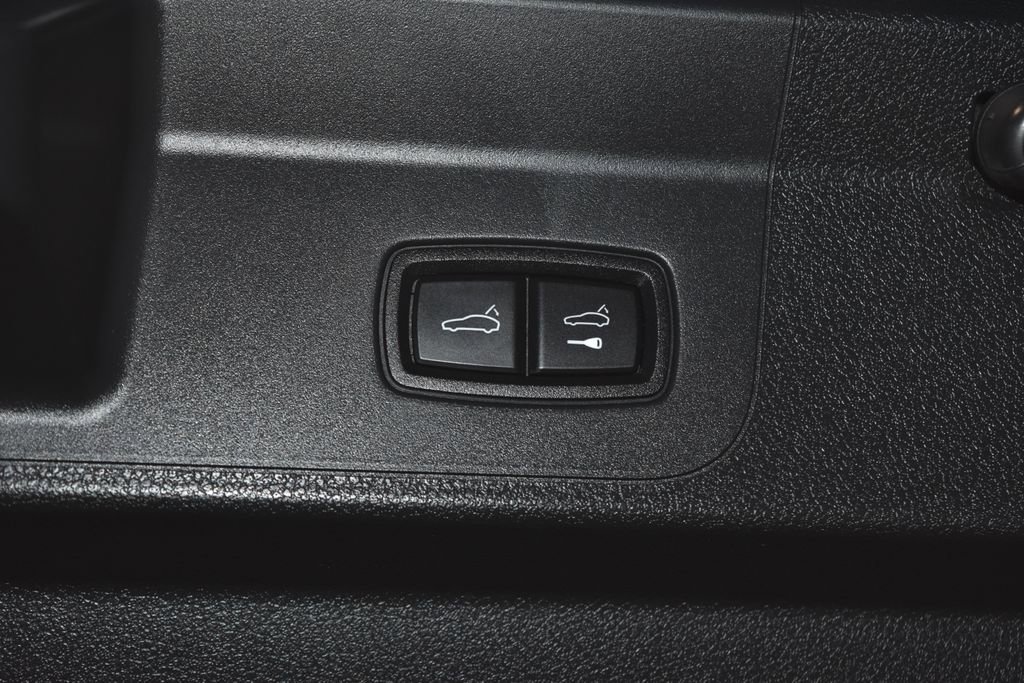 Used 2023 Porsche Panamera 4 Platinum Edition image 32