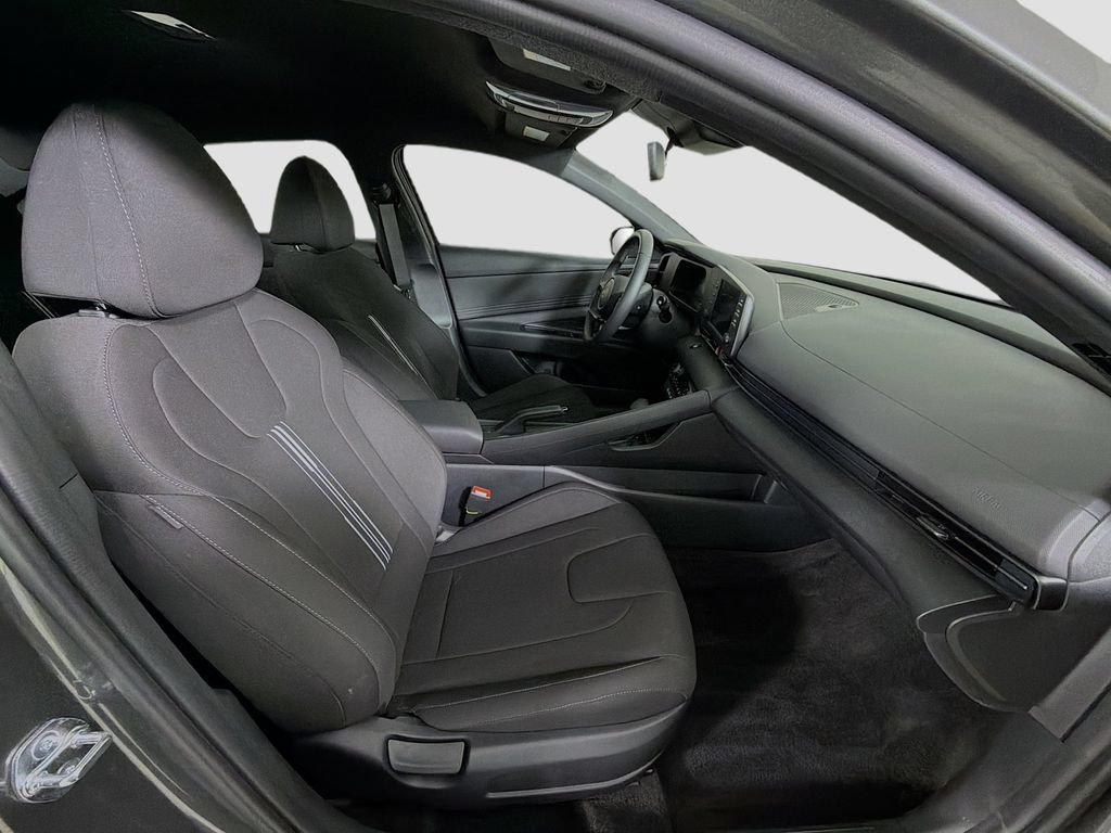Used 2025 Hyundai Elantra Sport FWD image 27