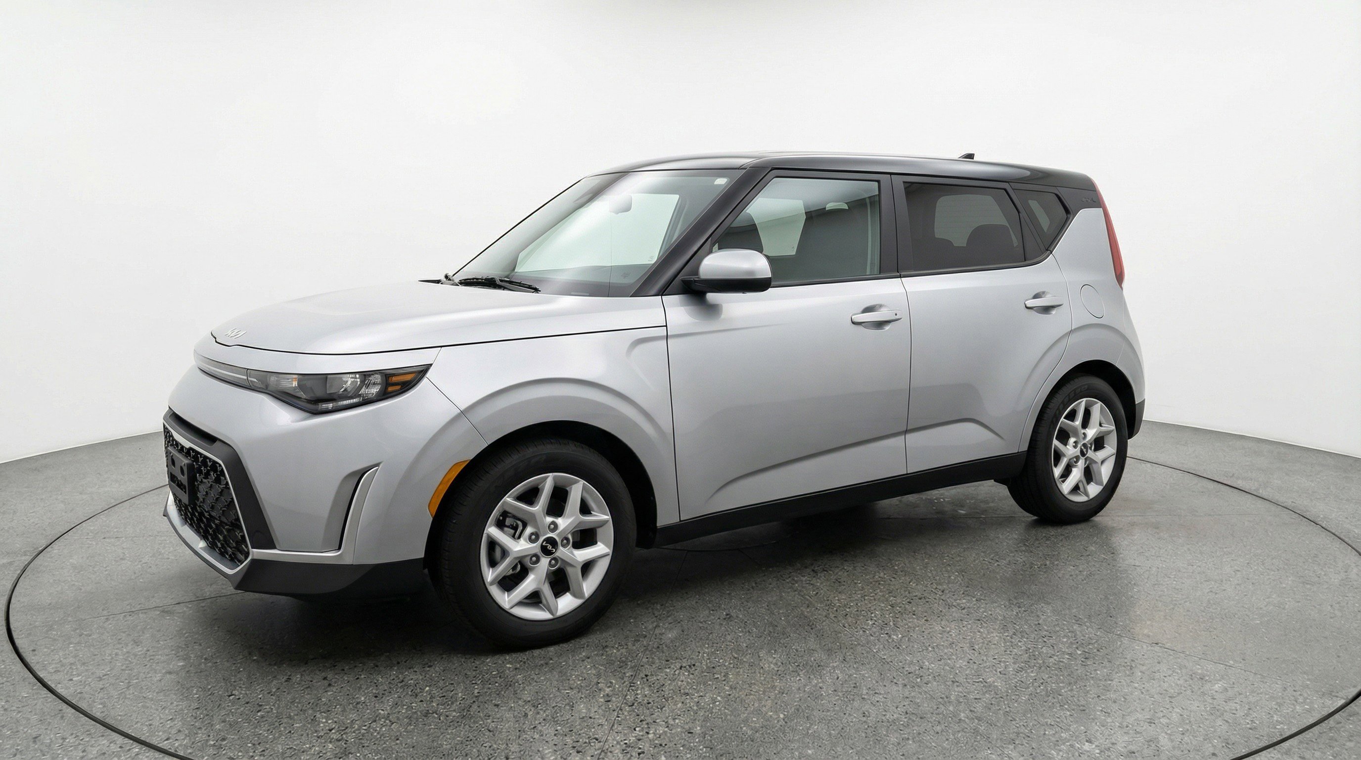 Used 2025 Kia Soul LX w/ LX Technology Package image 3