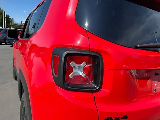 Used 2018 Jeep Renegade Altitude w/ Advanced Technology Group AWD/4WD image 16