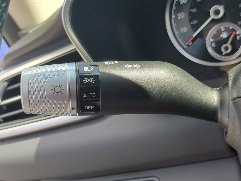 Used 2025 Genesis G70 2.5T RWD image 26