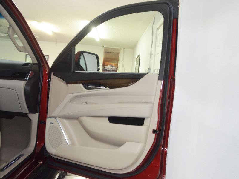 Used 2019 Cadillac Escalade Premium Luxury w/ LPO, Radiant Package AWD/4WD image 22