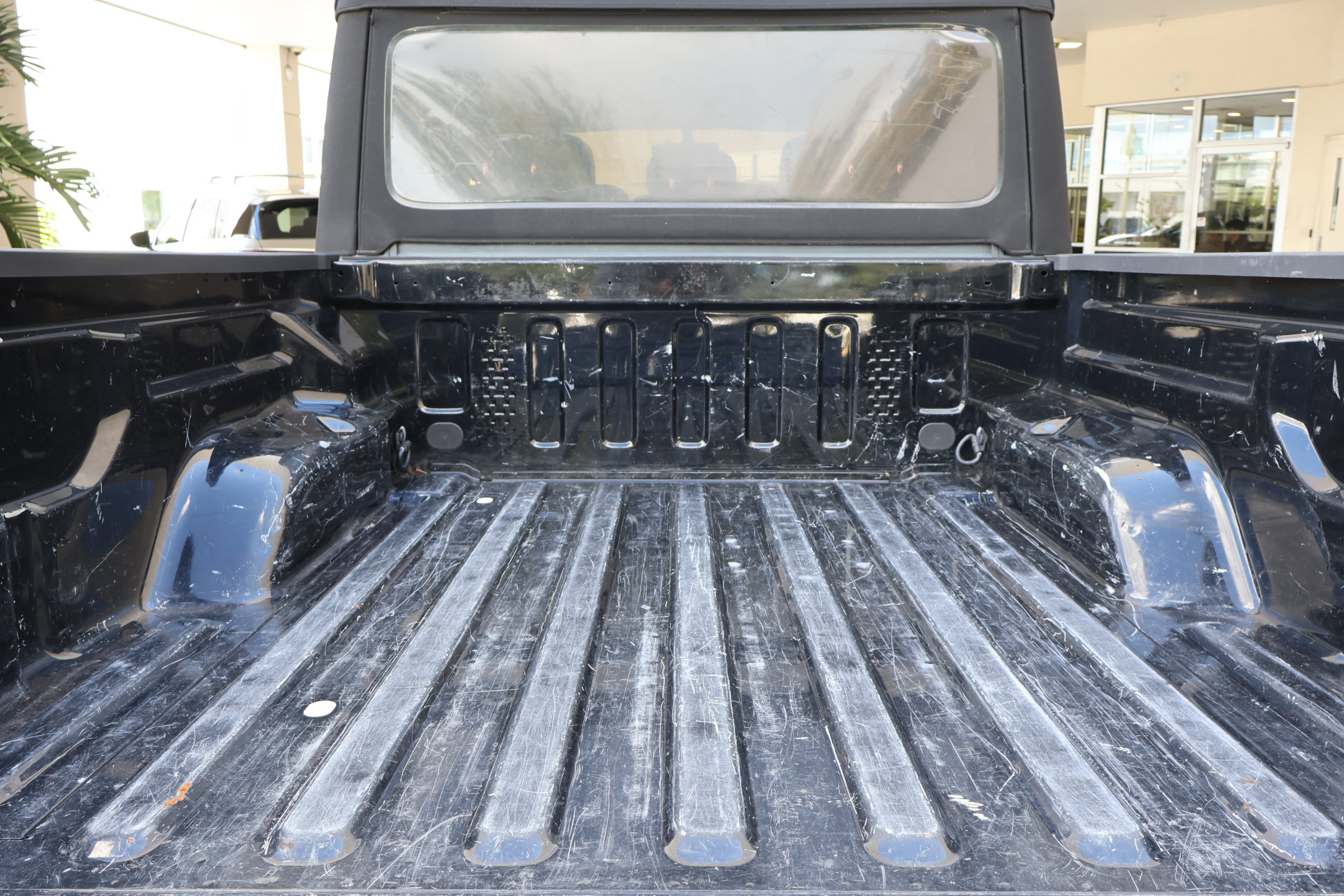 Used 2020 Jeep Gladiator Overland AWD/4WD image 19