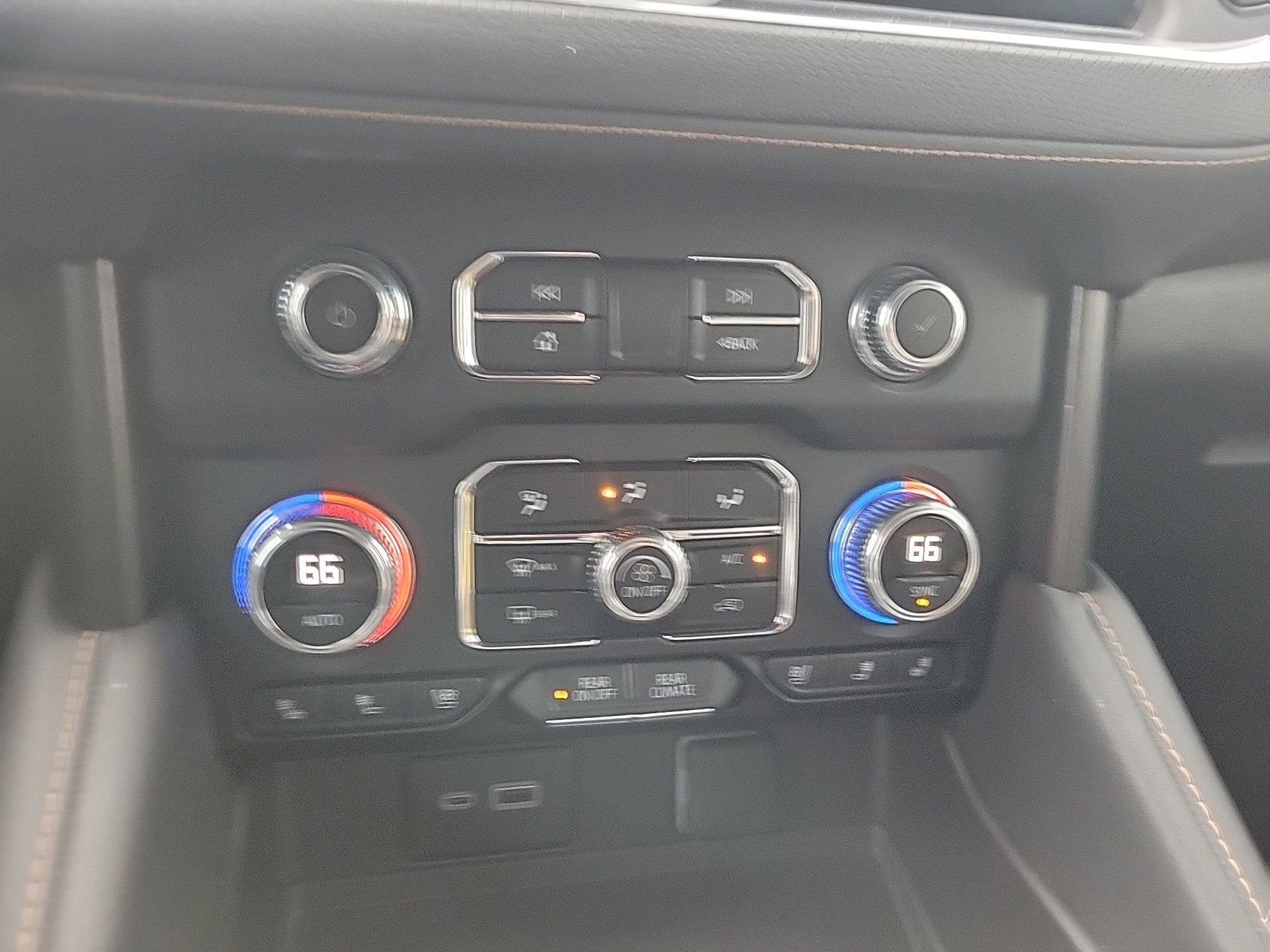 Used 2024 GMC Yukon AT4 w/ AT4 Premium Package image 30