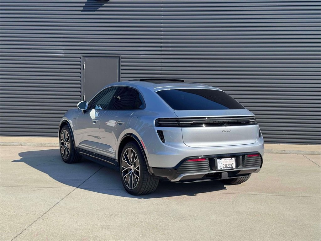 Used 2025 Porsche Macan Turbo Electric AWD/4WD image 3