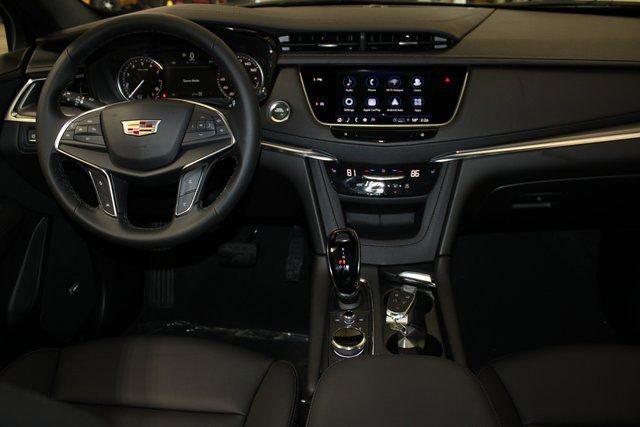 New 2026 Cadillac XT5 Luxury image 12