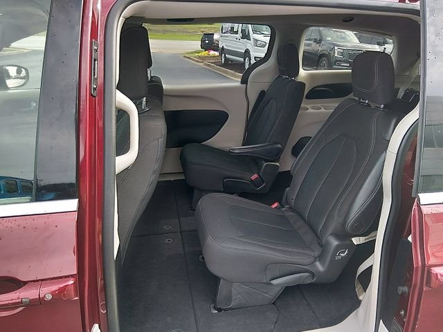 Used 2022 Chrysler Voyager LX FWD image 12