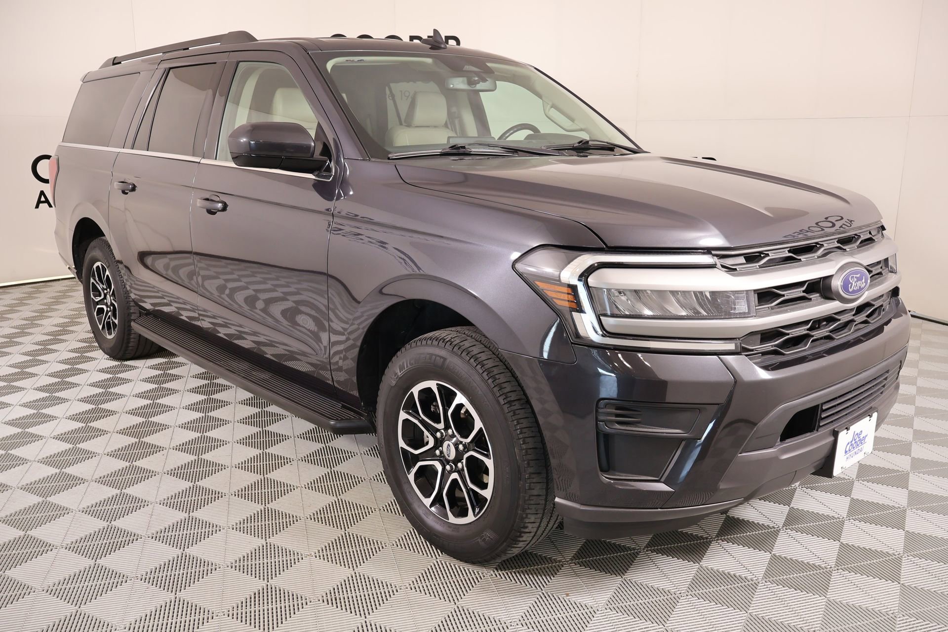 Used 2024 Ford Expedition Max XLT image 1