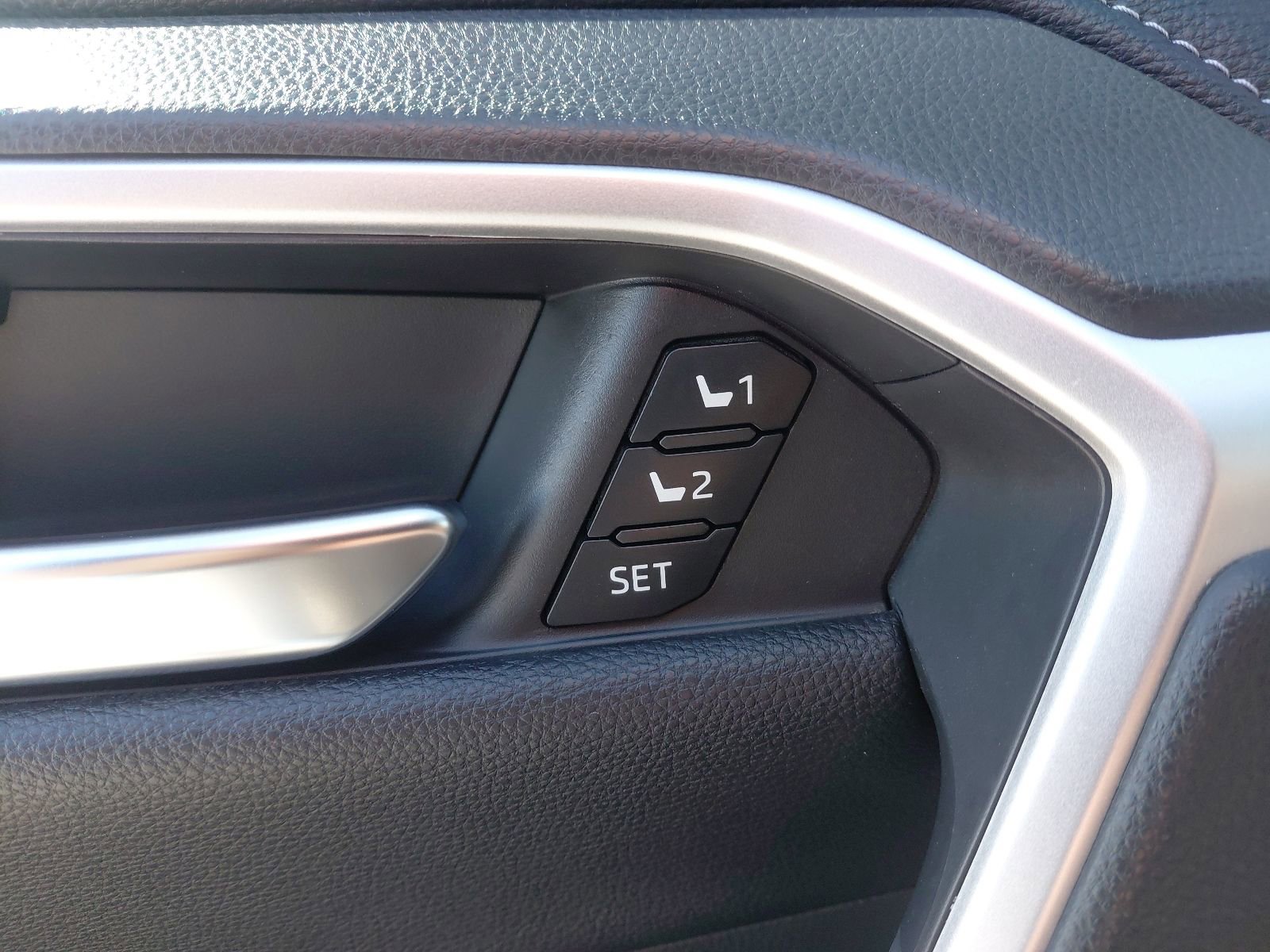 Certified 2020 Toyota RAV4 Limited AWD/4WD image 17