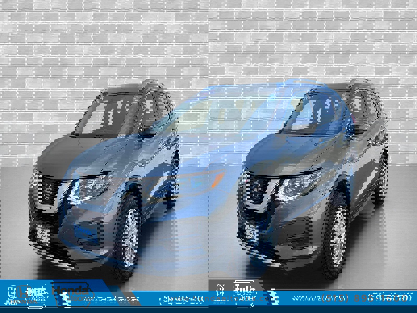 Used 2017 Nissan Rogue SV image 1