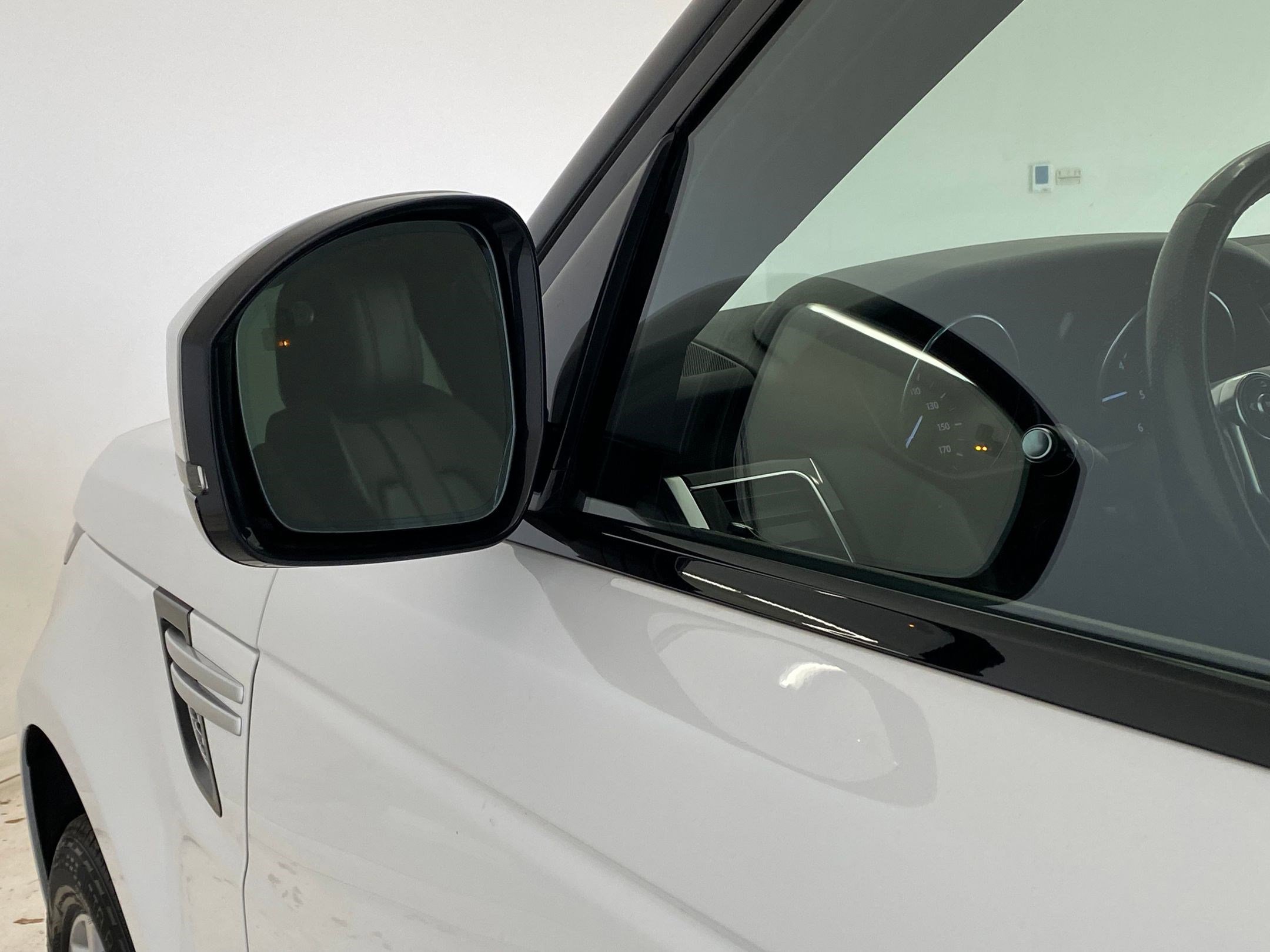 Used 2017 Land Rover Range Rover Sport HSE image 24