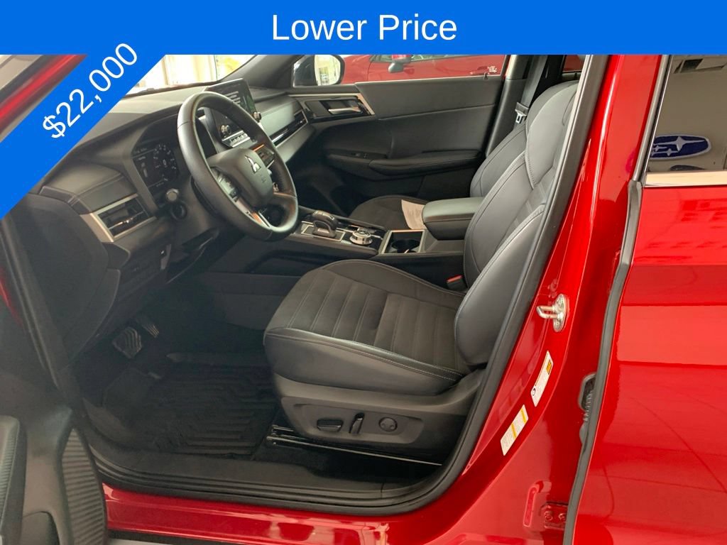 Used 2023 Mitsubishi Outlander SE AWD/4WD image 3