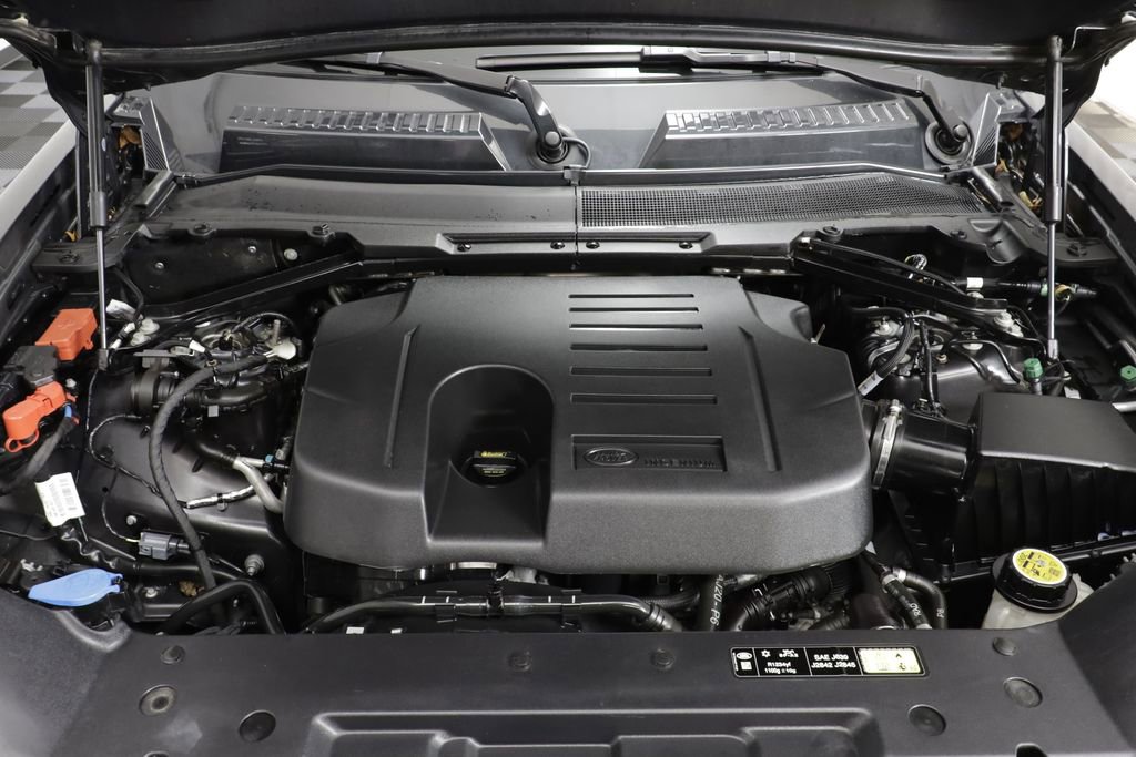 Used 2024 Land Rover Defender 130 X-Dynamic SE image 23