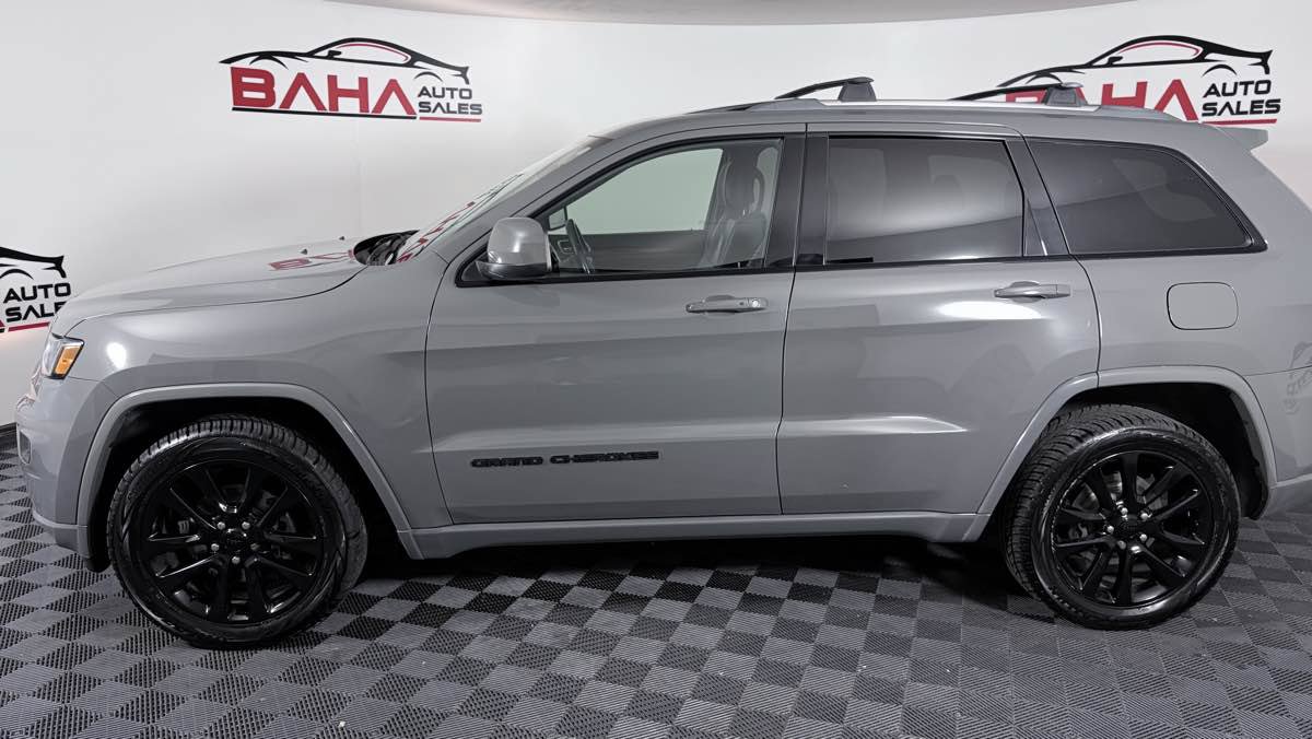 Used 2019 Jeep Grand Cherokee Altitude AWD/4WD image 4