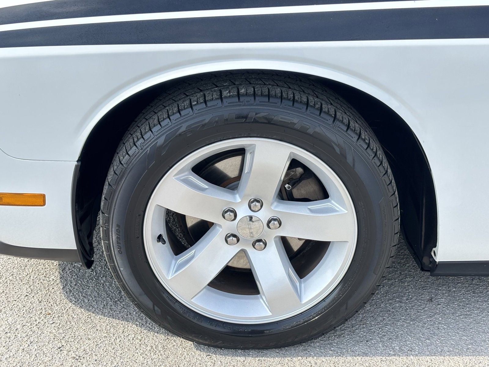 Used 2012 Dodge Challenger SXT image 13