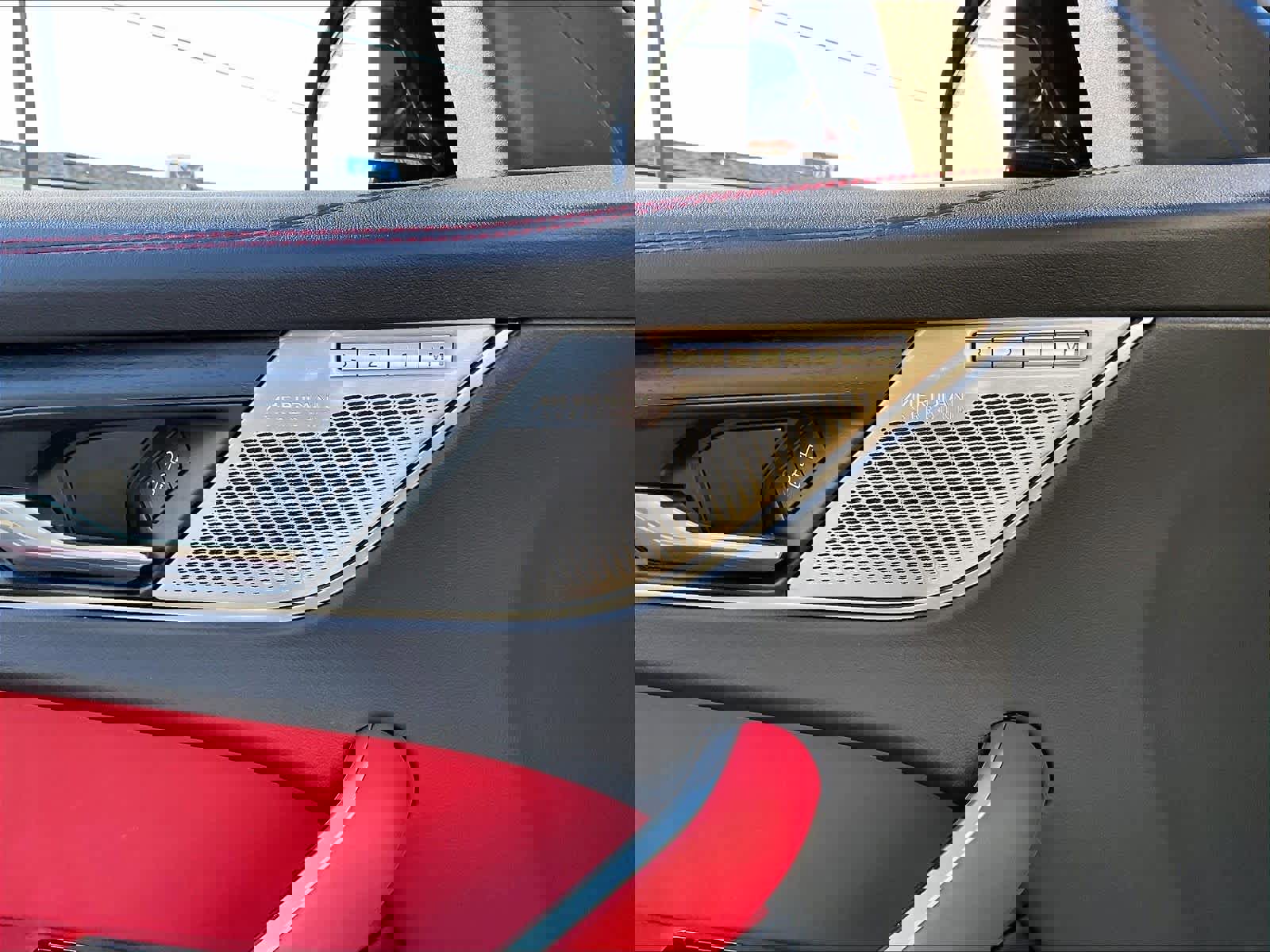 Used 2025 Jaguar F-PACE R-Dynamic S image 34