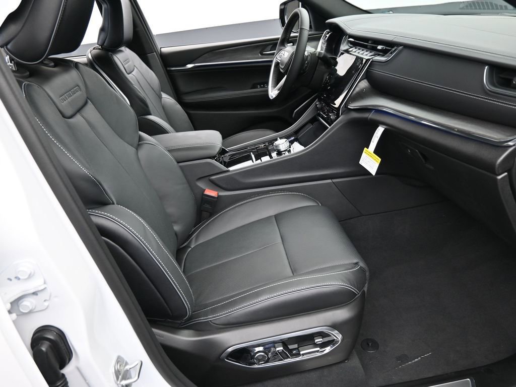 Used 2024 Jeep Grand Cherokee Overland w/ Luxury Tech Group IV image 16