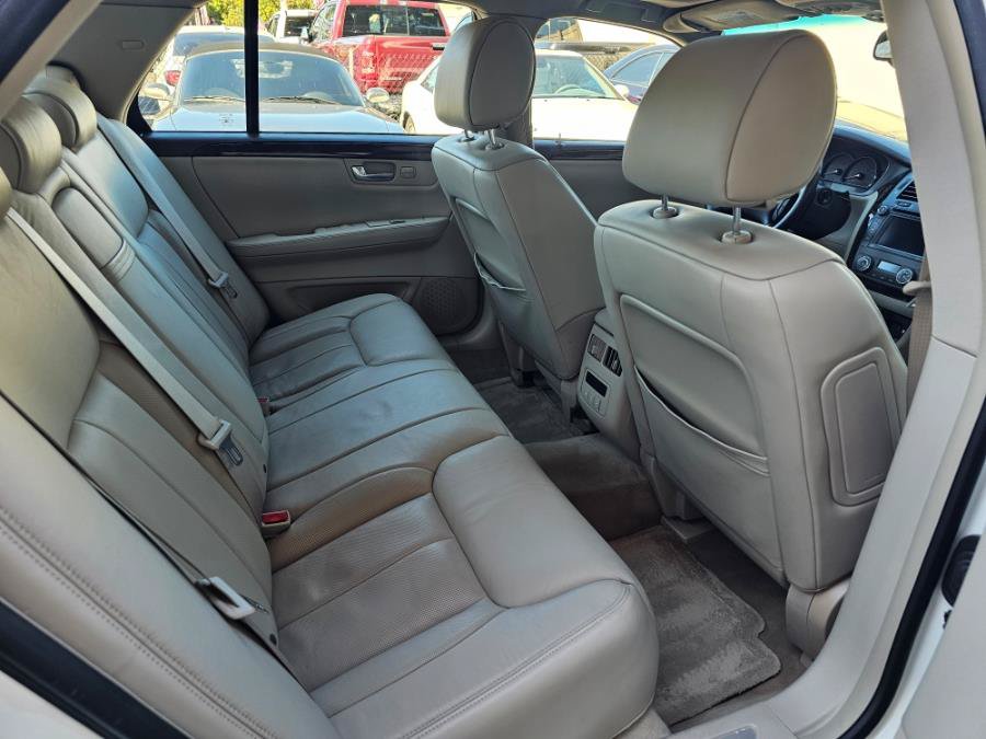 Used 2008 Cadillac DTS w/ Sun And Navigation Package FWD image 12