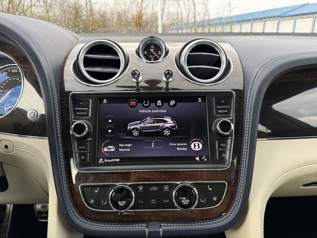 Used 2019 Bentley Bentayga AWD/4WD image 3