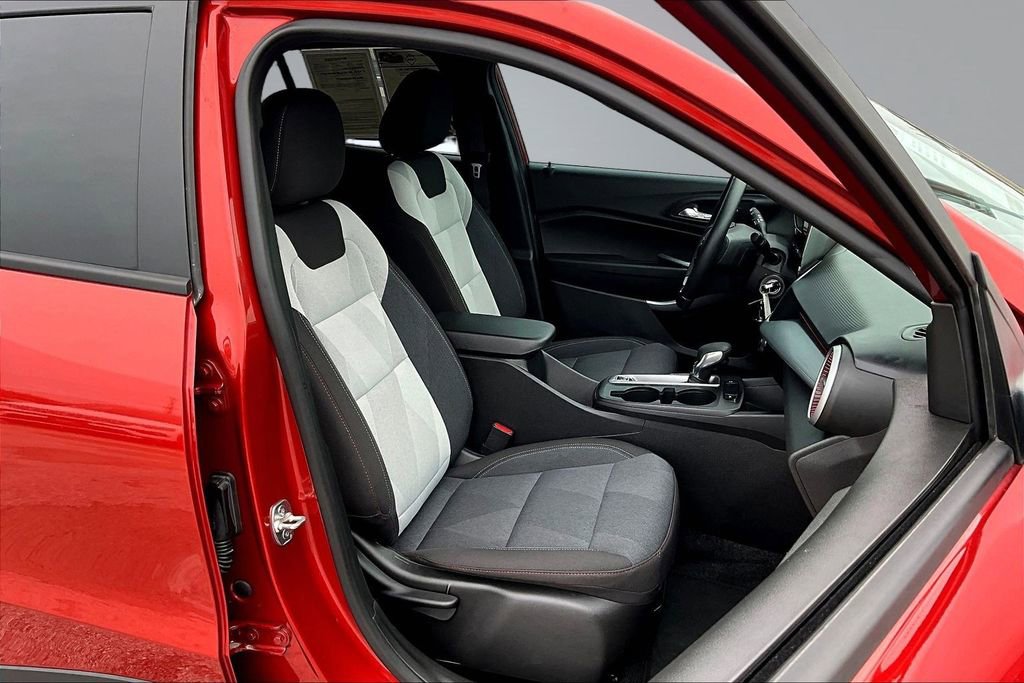 Used 2024 Chevrolet Trax RS w/ Driver Confidence Package FWD image 30