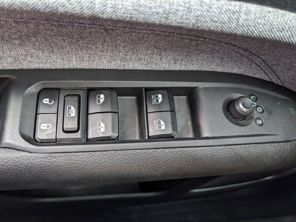 Certified 2025 Jeep Compass Latitude image 54