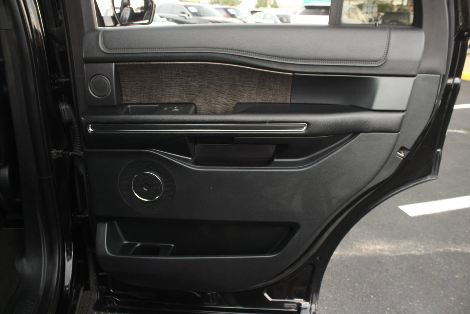 Used 2018 Ford Expedition Limited w/ Equipment Group 302A AWD/4WD image 22