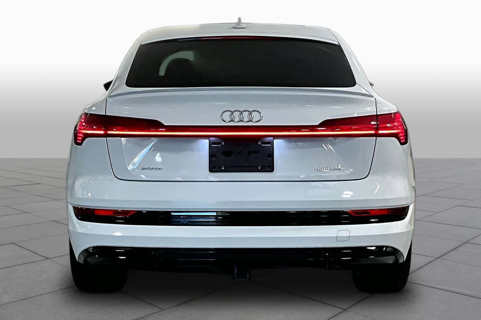 Used 2021 Audi e-tron Prestige w/ Prestige Package image 4