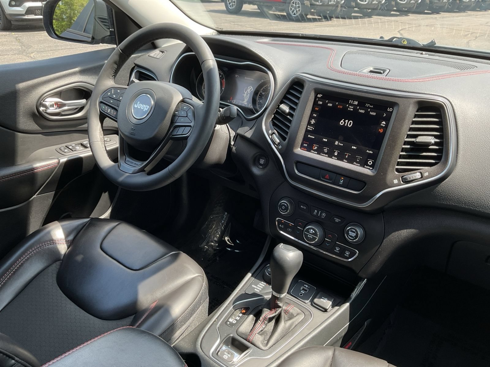 Used 2022 Jeep Cherokee Trailhawk w/ Sound & Nav Group AWD/4WD image 31