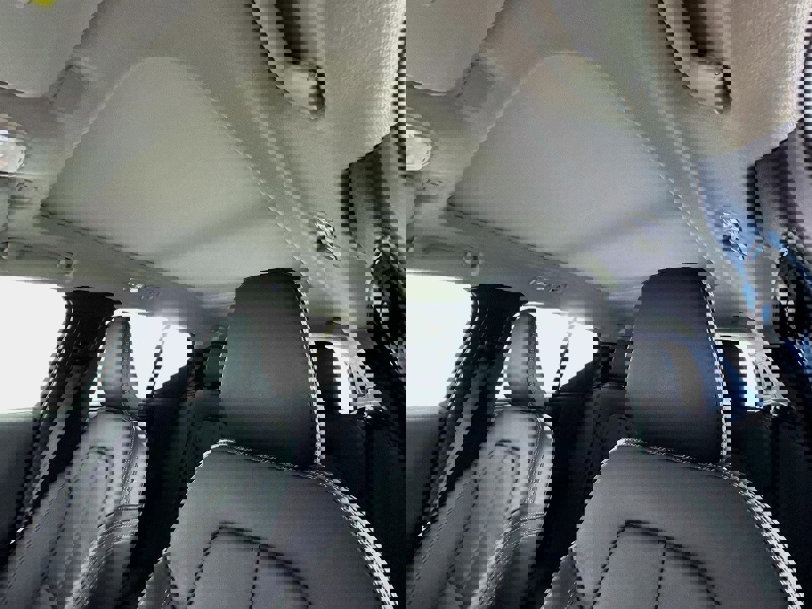 Used 2023 Volvo XC40 B4 Ultimate image 15