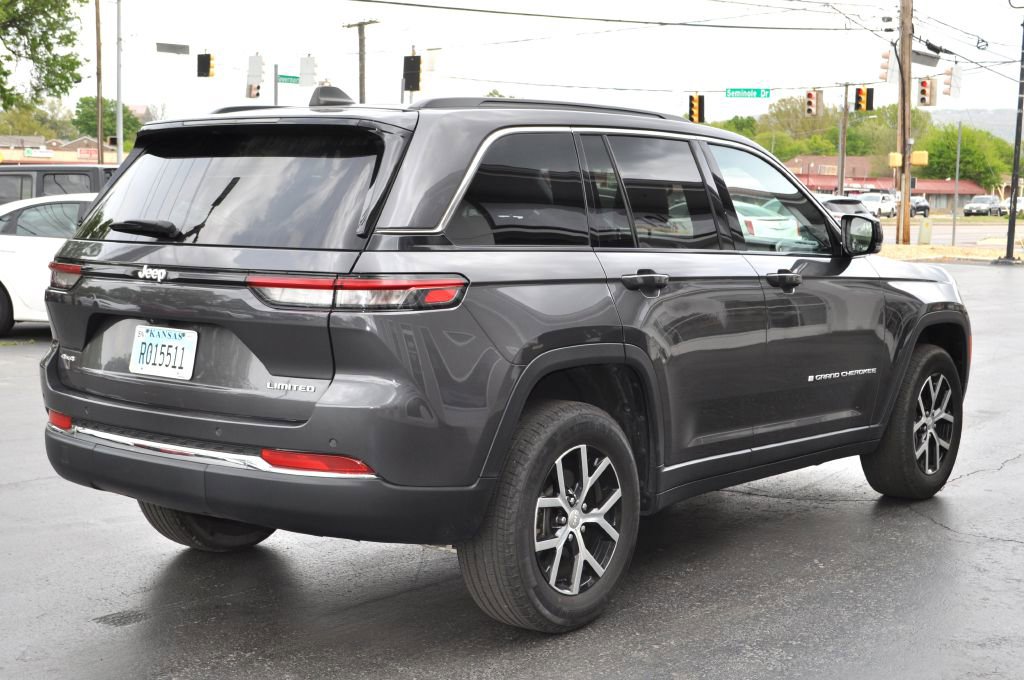 Used 2024 Jeep Grand Cherokee Limited image 25