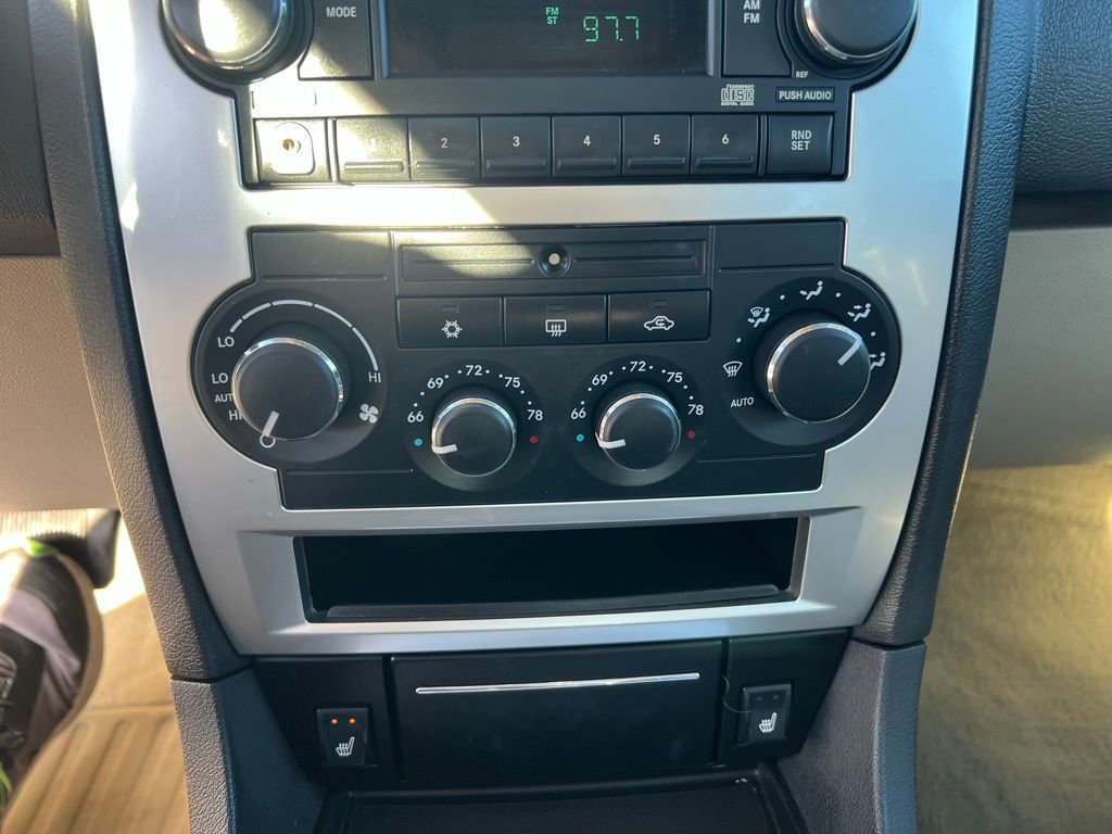 Used 2006 Chrysler 300 C w/ Protection Group II image 33