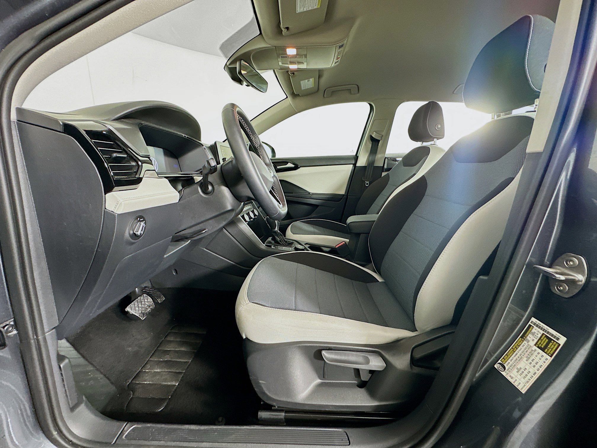 Used 2025 Volkswagen Taos S image 13