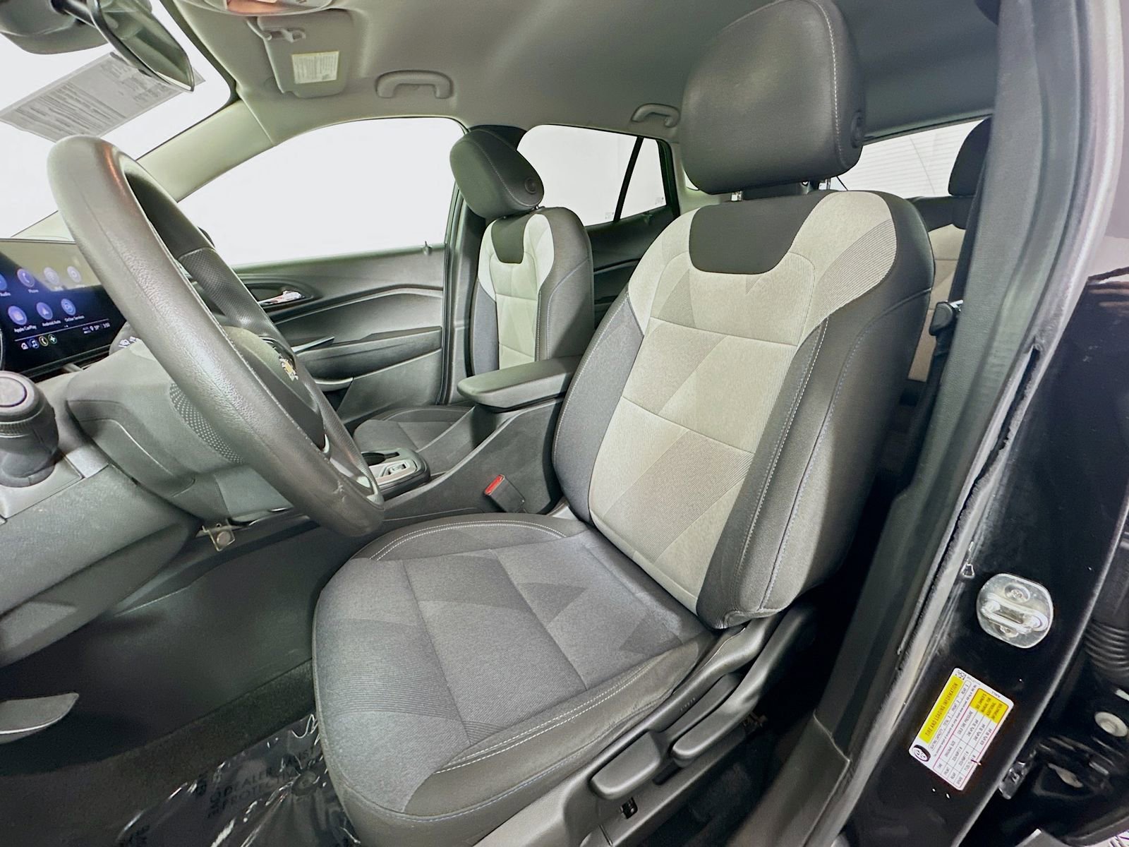 Used 2024 Chevrolet Trax LS FWD image 21