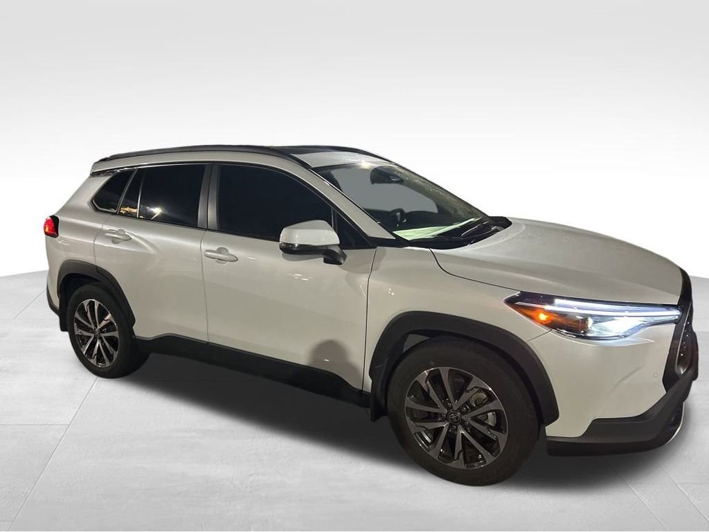 Used 2024 Toyota Corolla Cross XLE image 6
