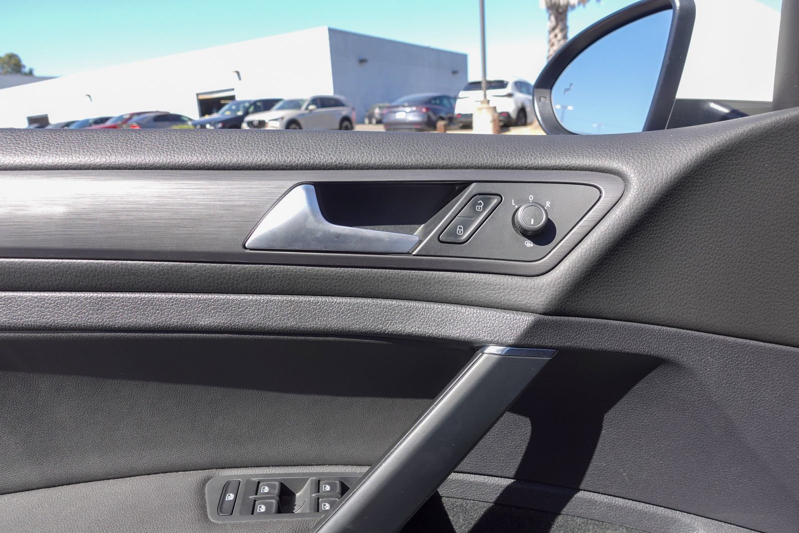 Used 2019 Volkswagen Golf SE FWD image 15